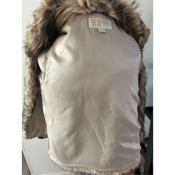 Michael Kors faux fur vest size medium - Picture 6 of 6